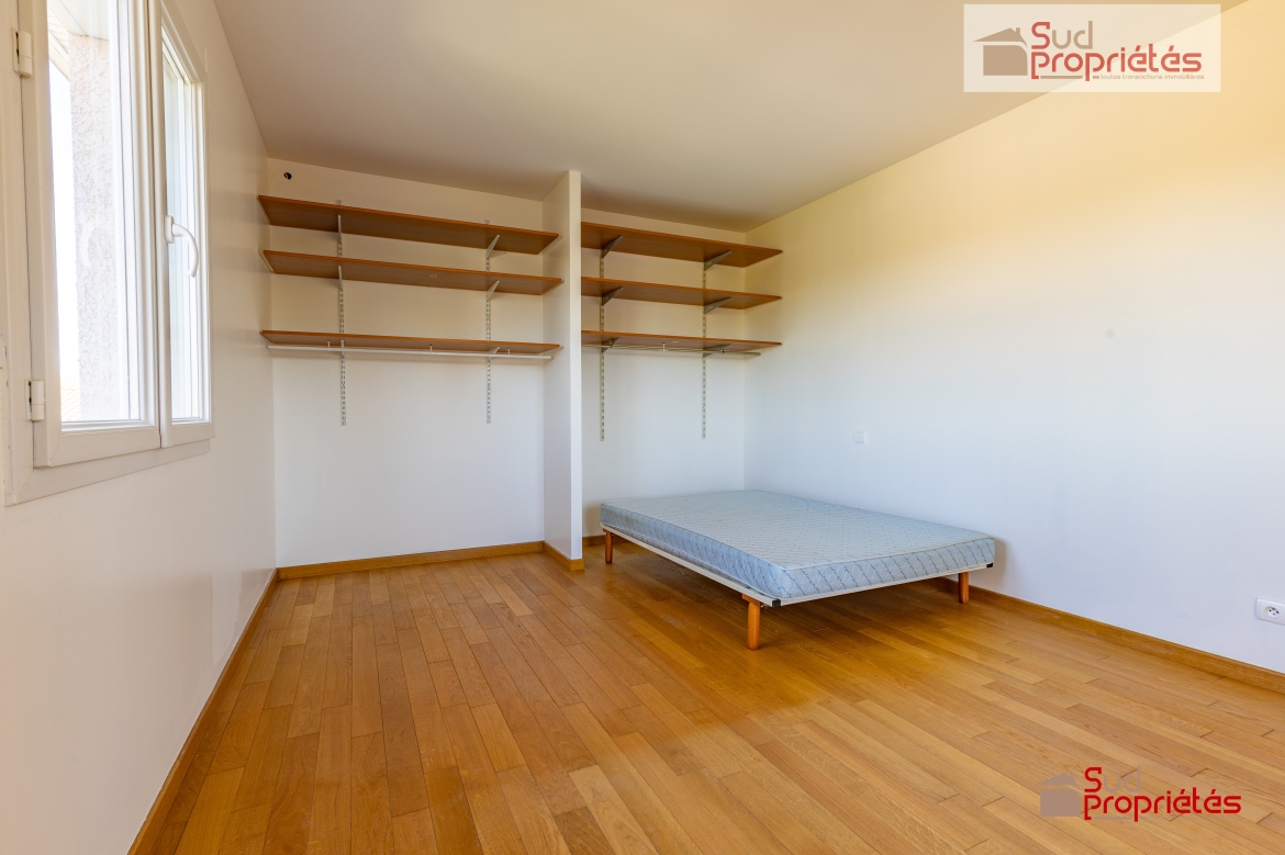 grande chambre étage